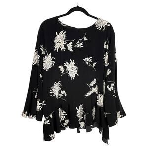Neiman Marcus Blouse Women's 3X Black Floral Flutter Sleeve Asymmetric Flowy